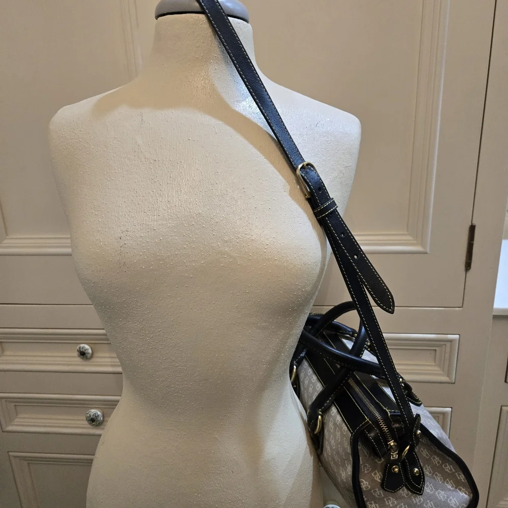 Dooney & Bourke Black Leather Classic DB Vintage LOGO Tote Satchel Purse - Picture 4 of 10